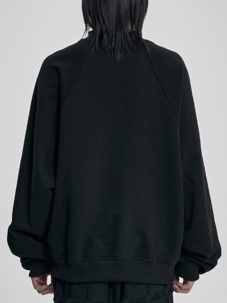 AJOBYAJO】Raglan High Neck Arch Logo Sweatshirt AJOBYAJO】Raglan High Neck Arch Logo Sweatshirt