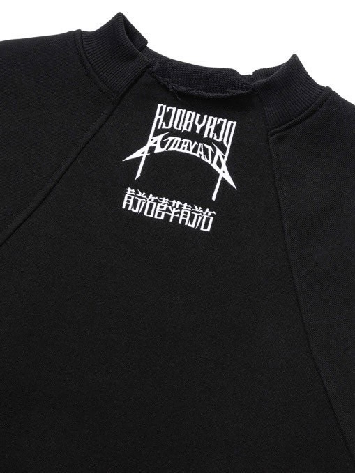 AJOBYAJO】Raglan High Neck Arch Logo Sweatshirt