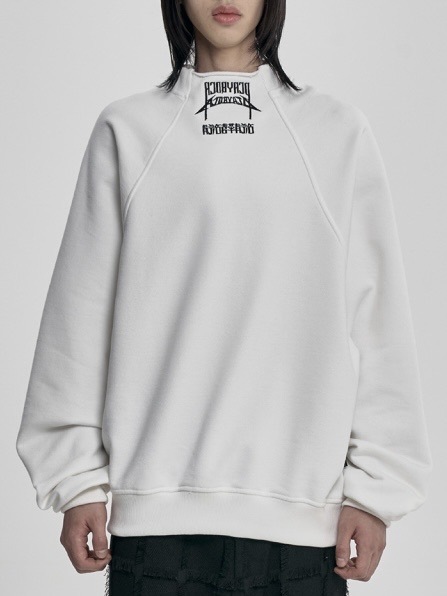 AJOBYAJO】Raglan High Neck Arch Logo Sweatshirt