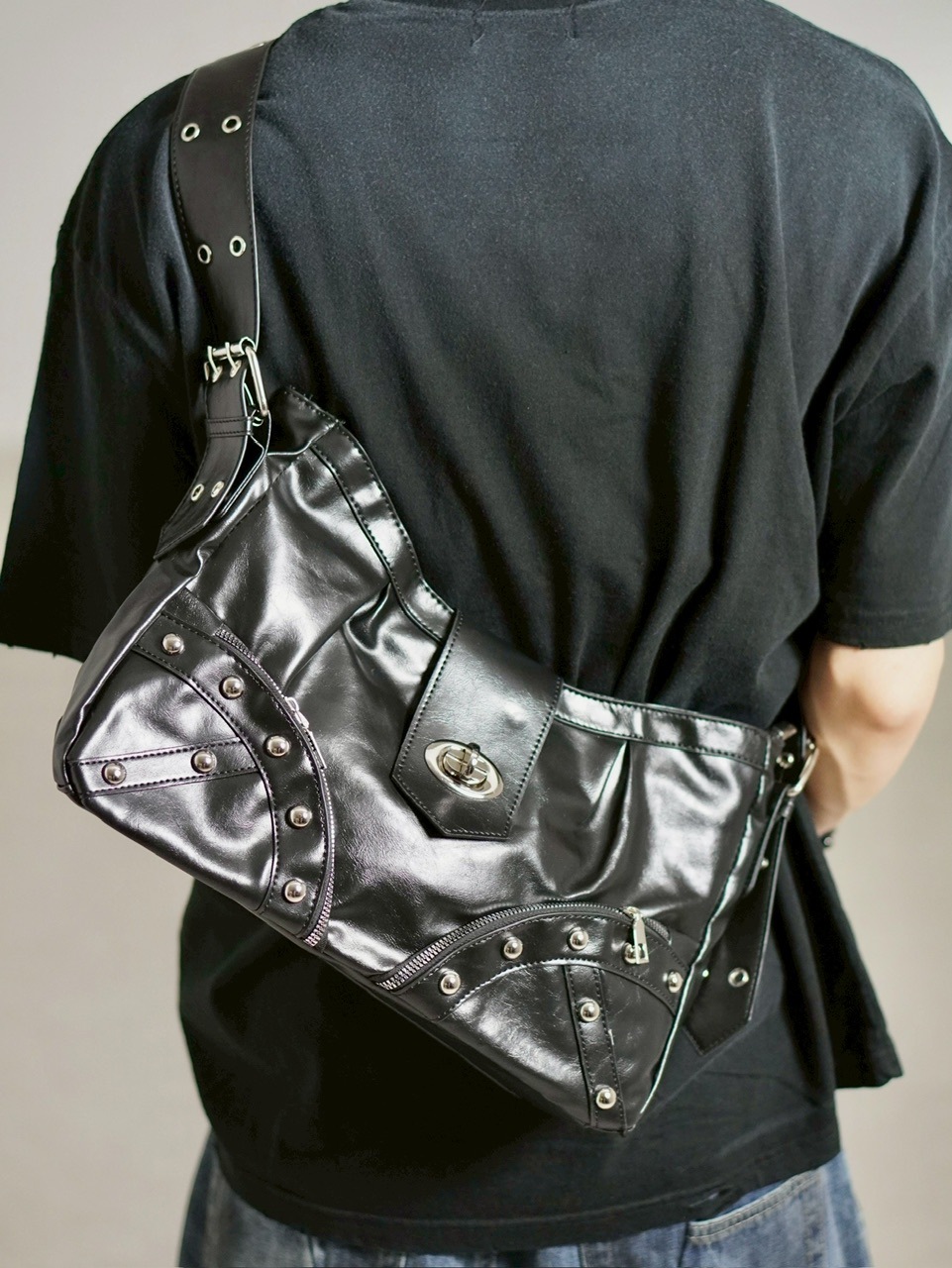 受注制【Chikashitsu +】buckle zipper studs bag