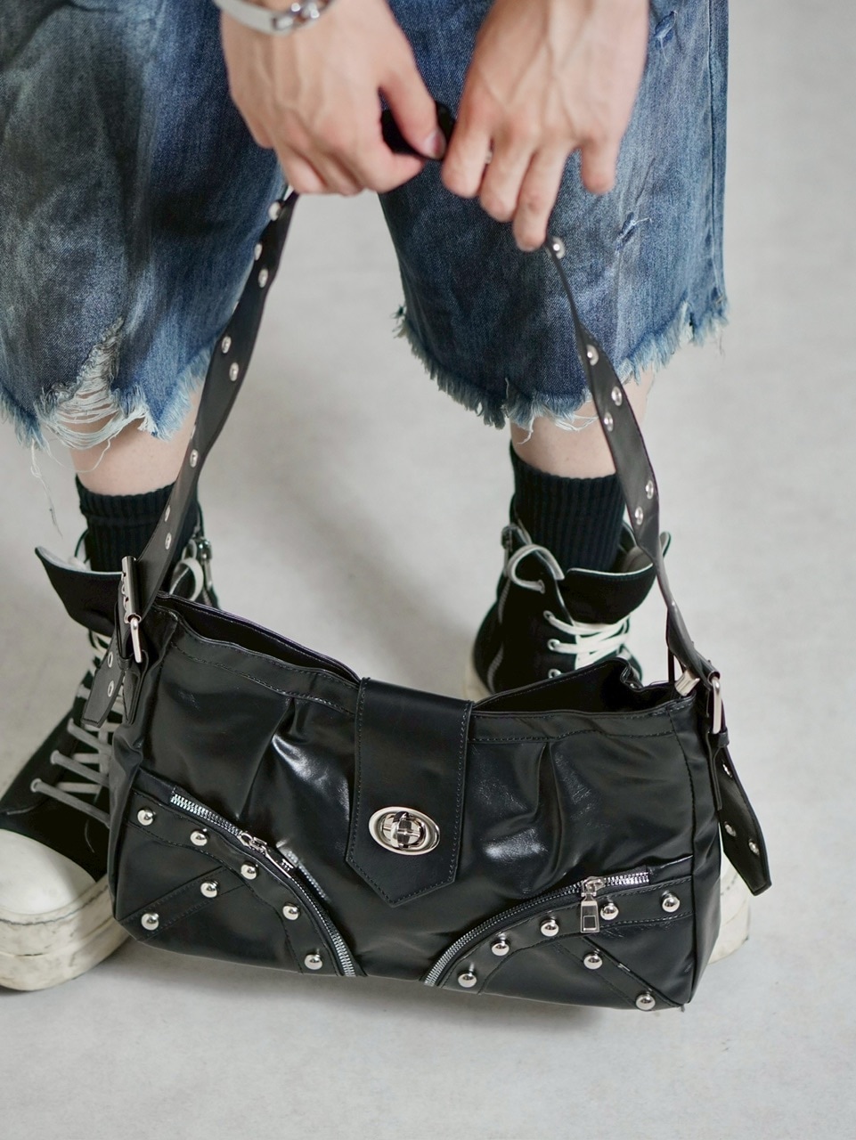GIVARIZE スタッズ付きバックパック ブラック civarize スタッズリュック