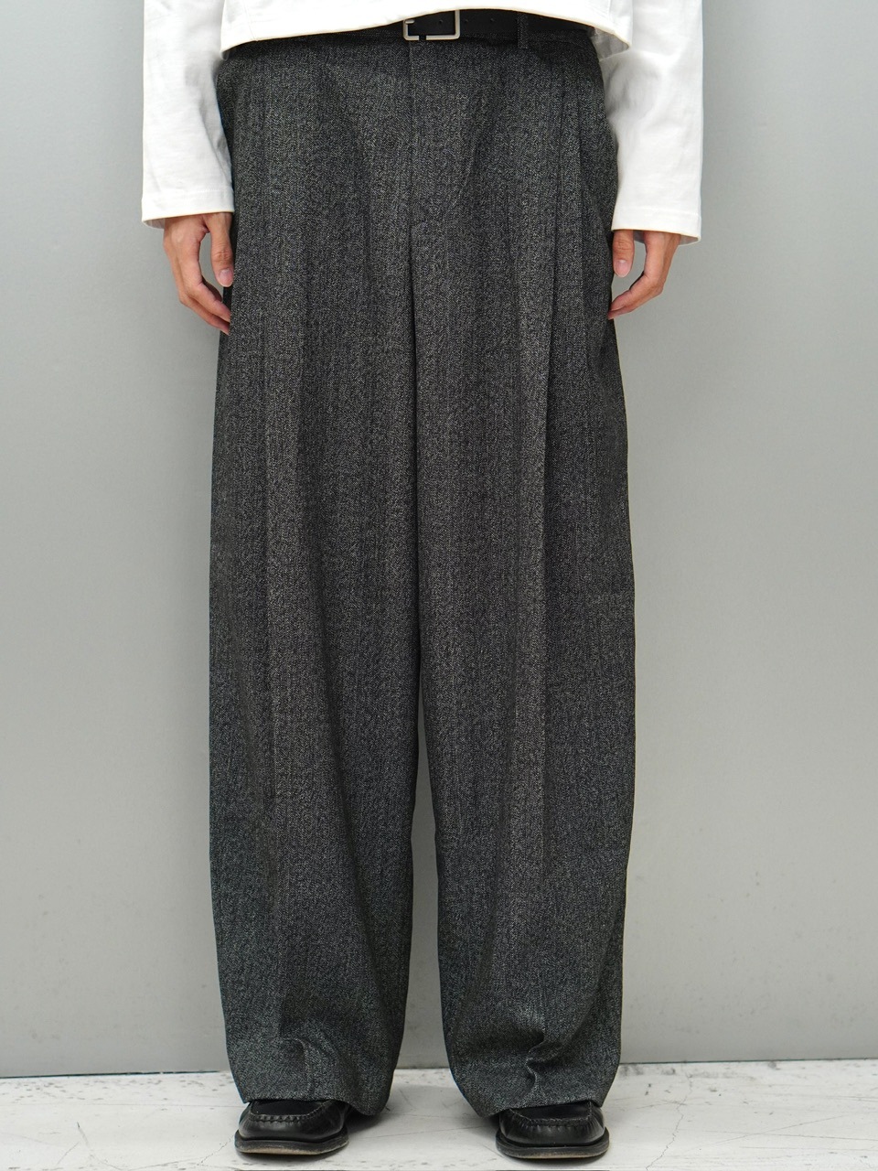 Chikashitsu＋ double tuck balloon slacks Chikashitsu + double tuck balloon slacks - メルカリ