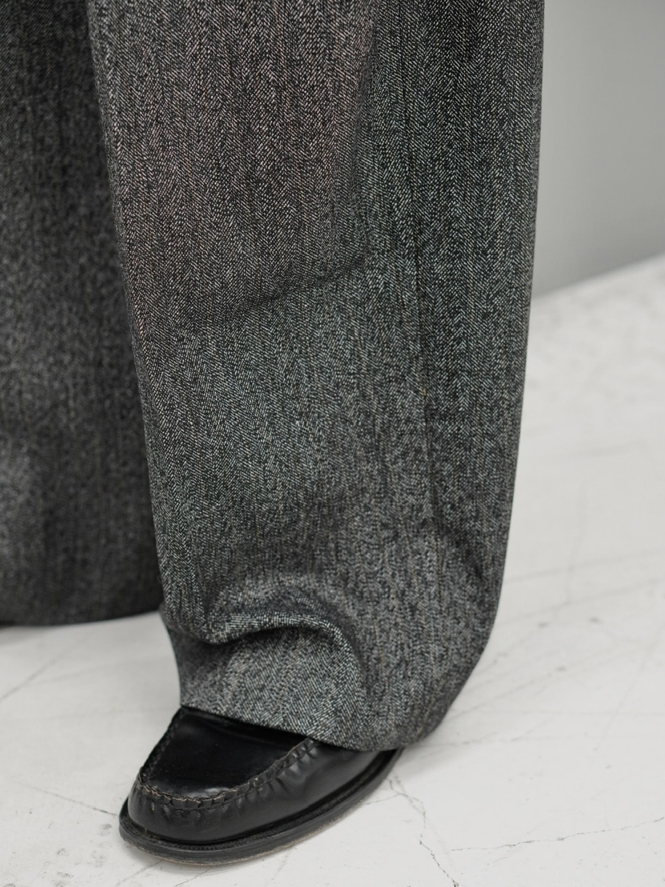 東京店WEB限定受注制【Chikashitsu +】wool double tuck slacks