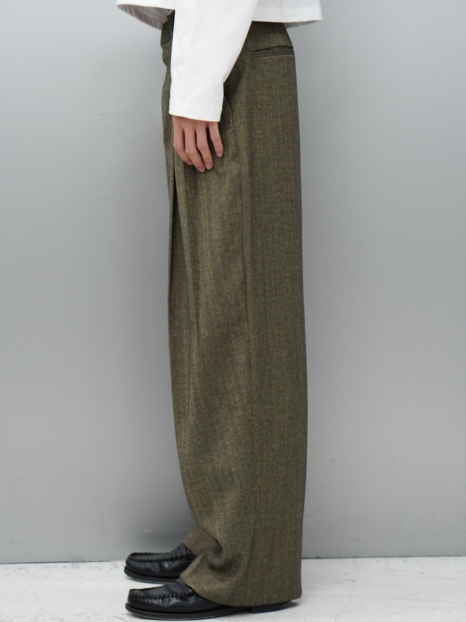 東京店WEB限定受注制【Chikashitsu +】wool double tuck slacks