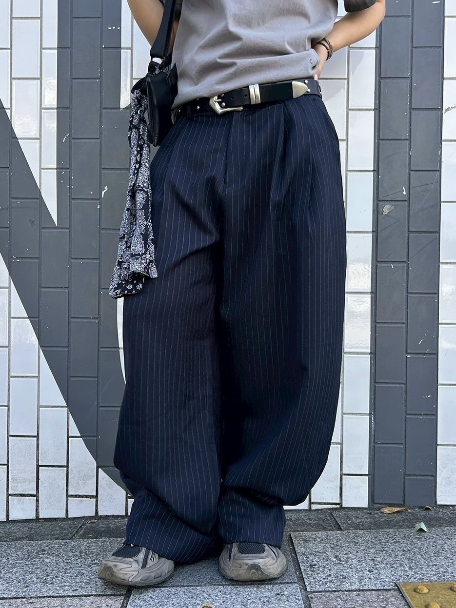 大阪店WEB限定受注制【Chikashitsu +】stripe tuck wide slacks (2color)
