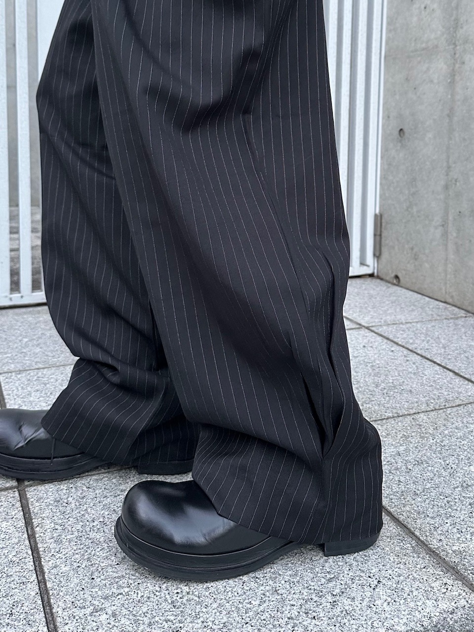 大阪店WEB限定受注制【Chikashitsu +】stripe tuck wide slacks (2color)