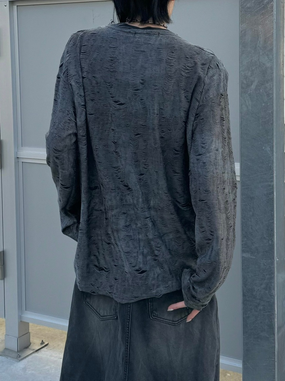 受注制【Chikashitsu +】shoulder button grunge knit (2color)