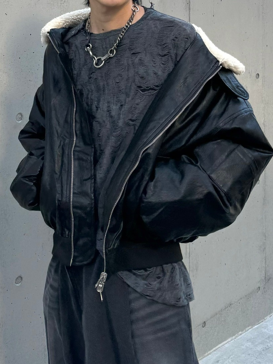 受注制【Chikashitsu +】shoulder button grunge knit (2color)