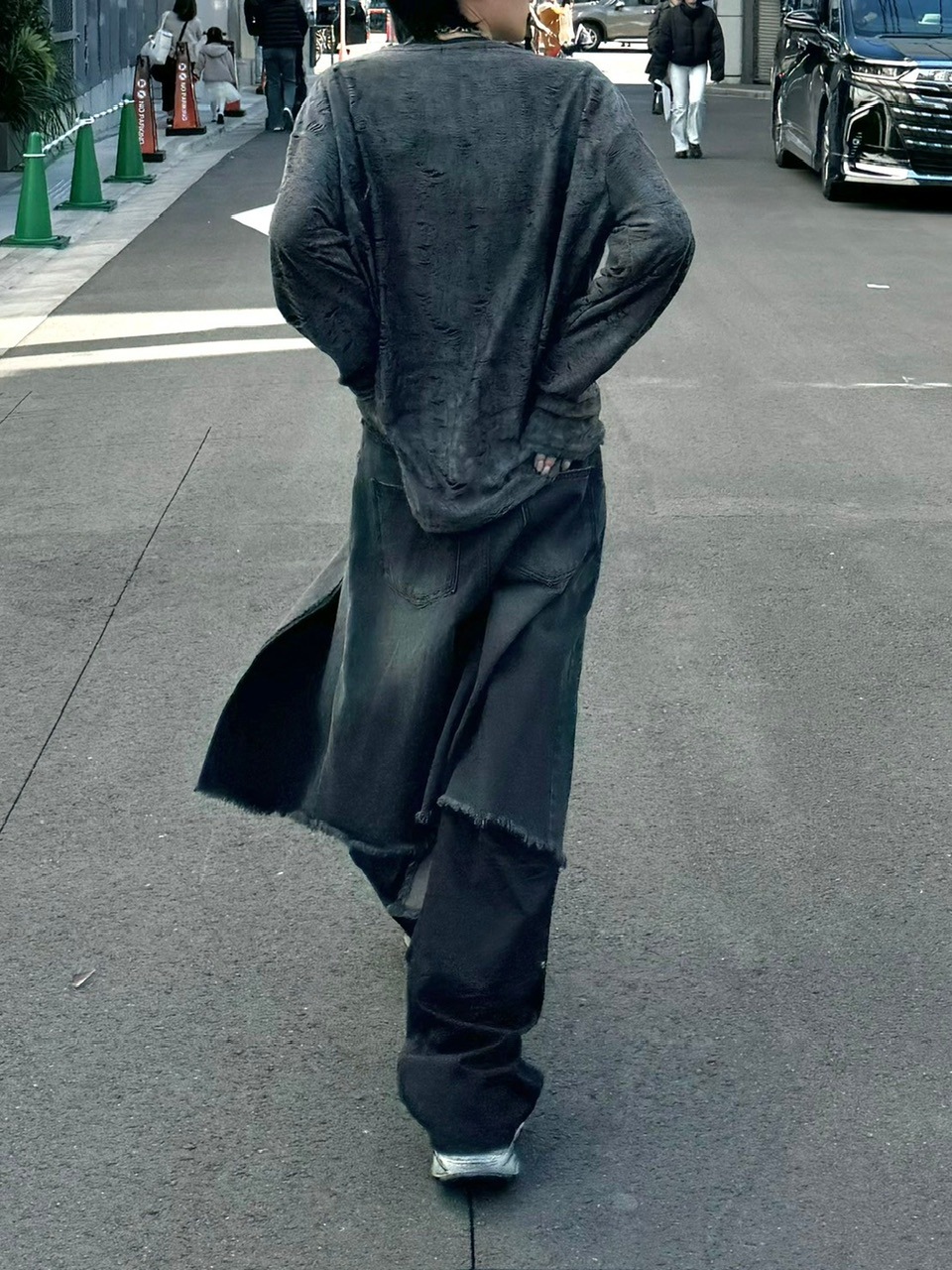 受注制【Chikashitsu +】shoulder button grunge knit (2color)