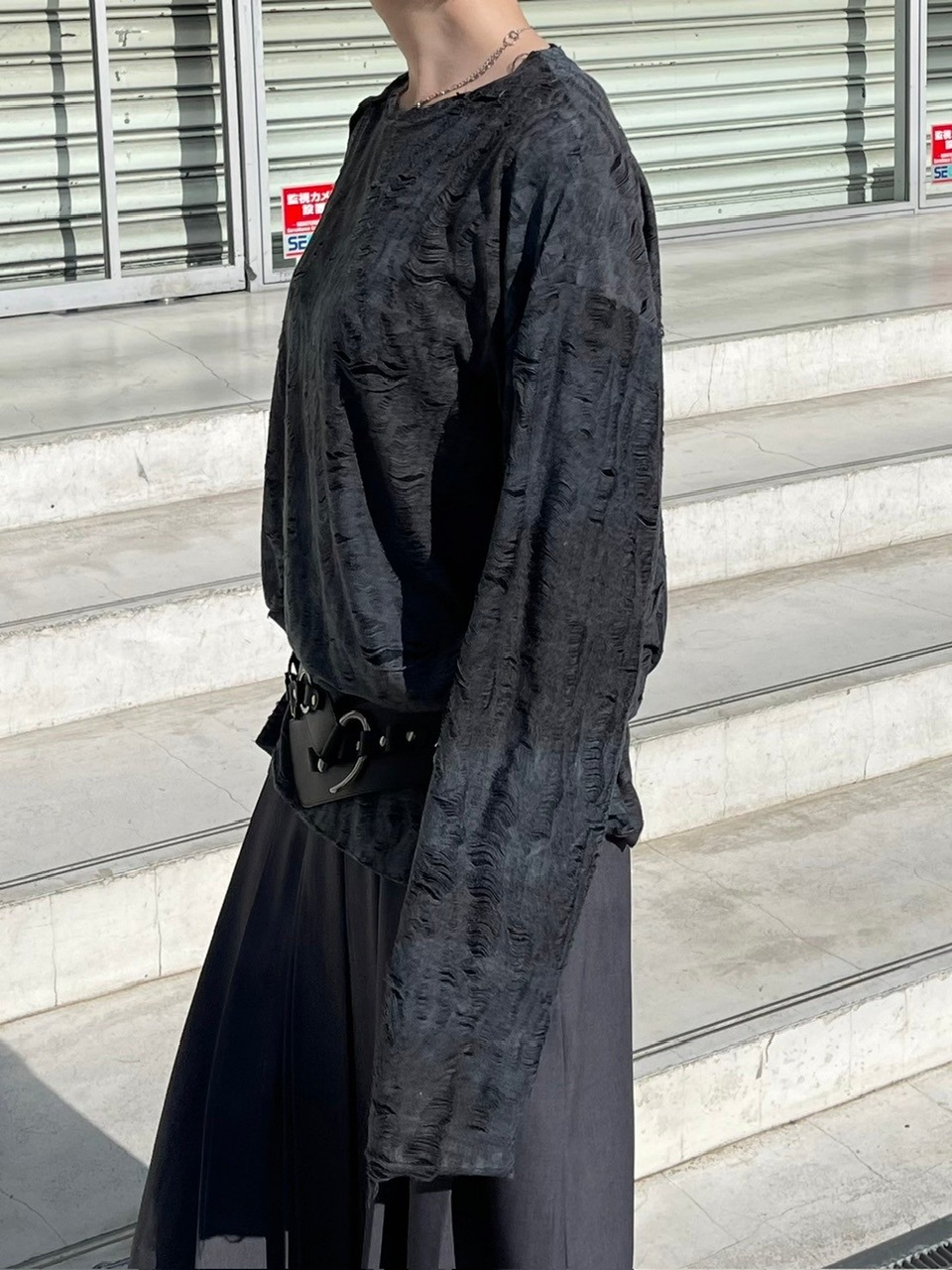 受注制【Chikashitsu +】shoulder button grunge knit (2color)