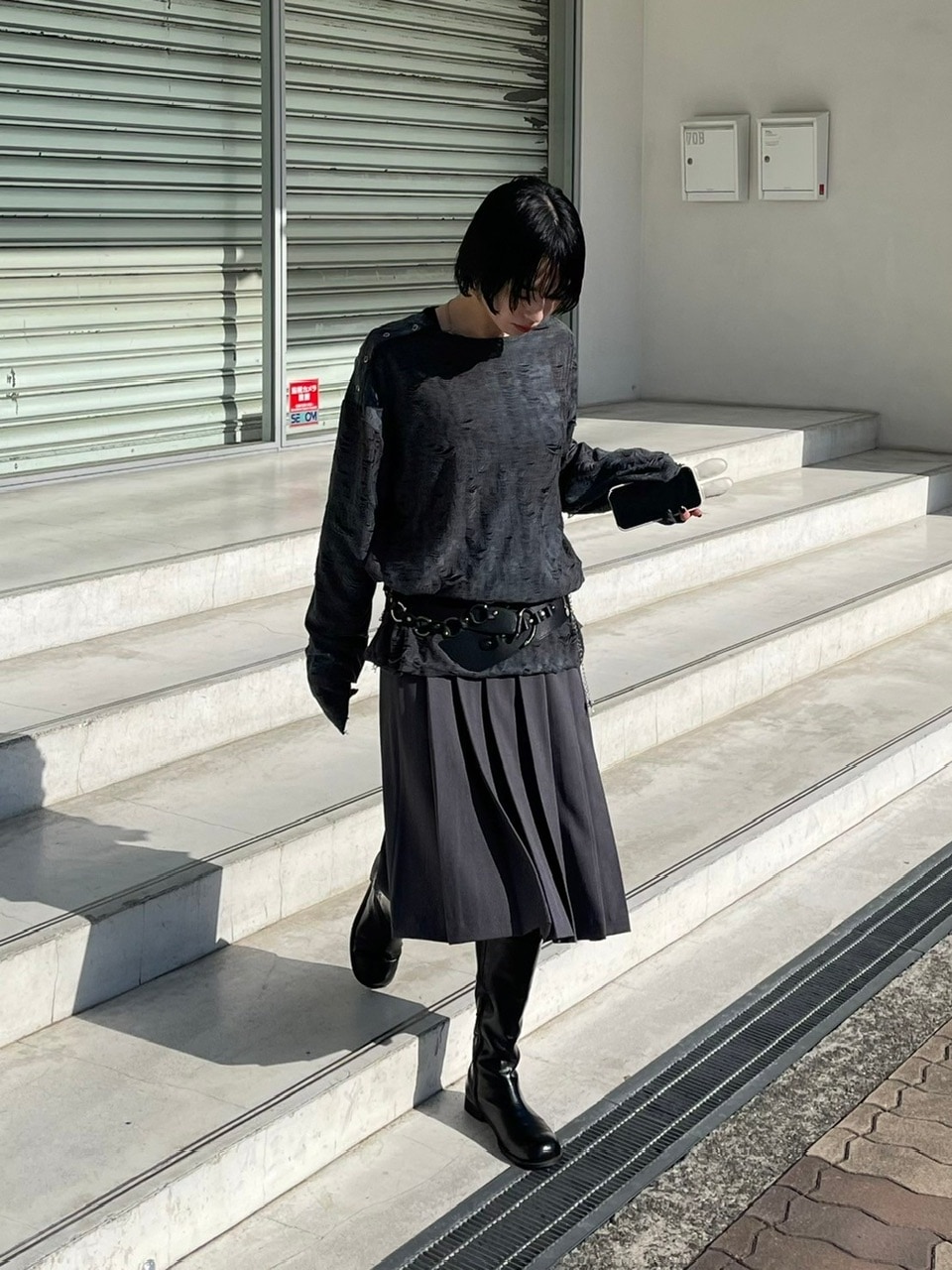 受注制【Chikashitsu +】shoulder button grunge knit (2color)