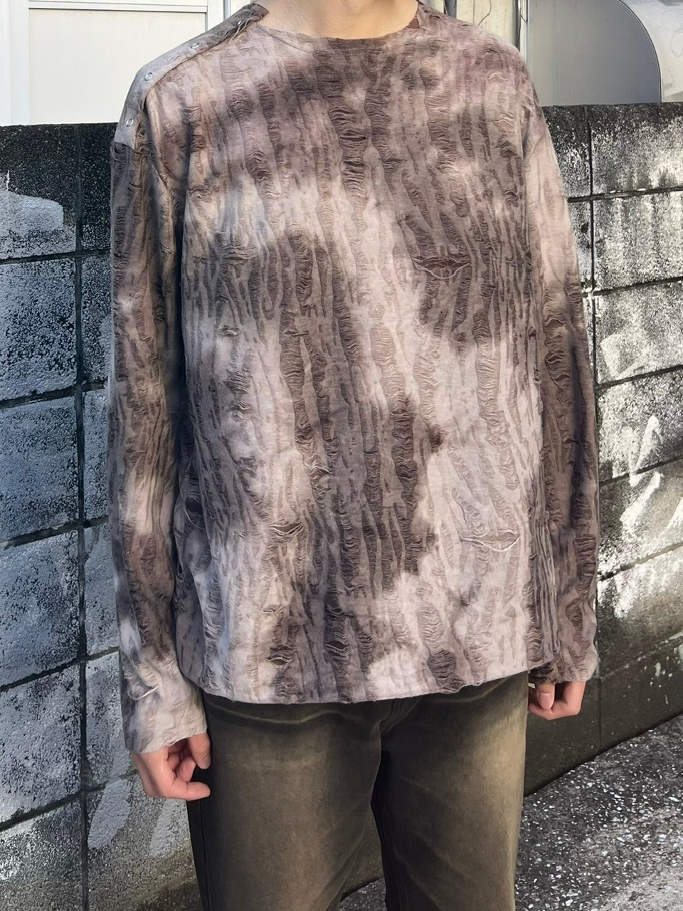 受注制【Chikashitsu +】shoulder button grunge knit (2color)