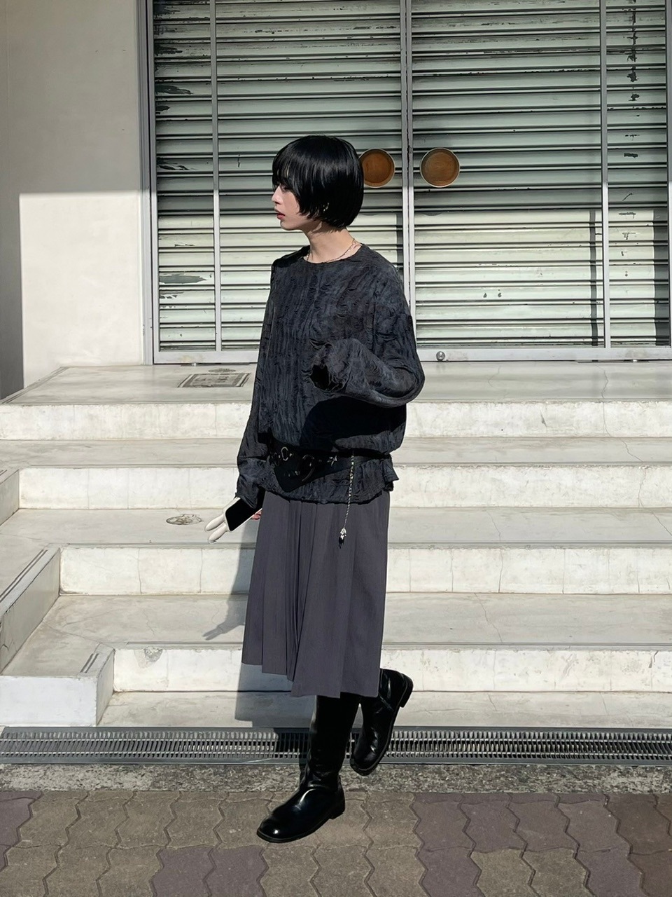 受注制【Chikashitsu +】shoulder button grunge knit (2color)