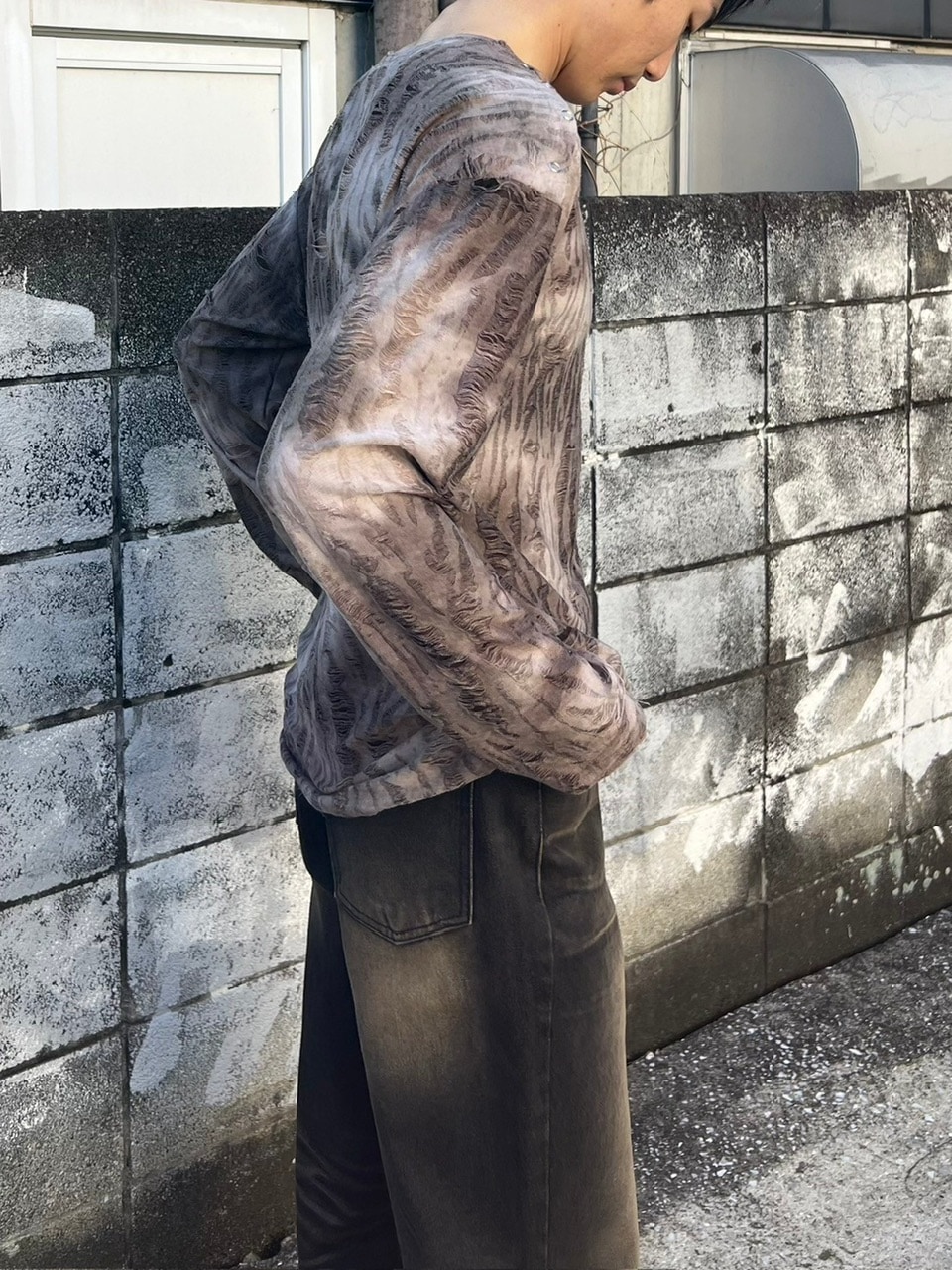 受注制【Chikashitsu +】shoulder button grunge knit (2color)