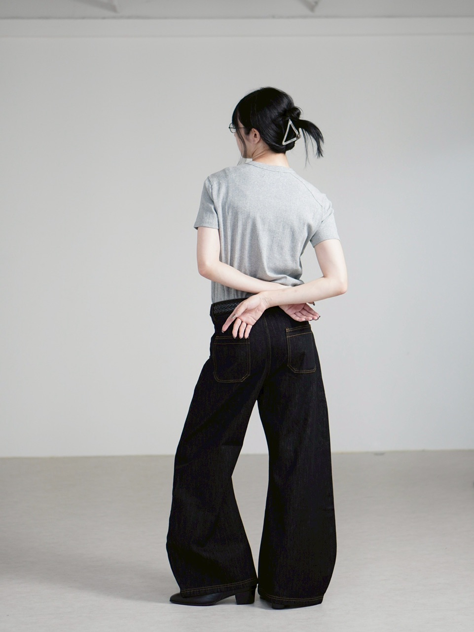 受注制【Chikashitsu +】lilting stitch curve denim pants / 【チカシツプラス】リルティングステッチカーブデニムパンツ