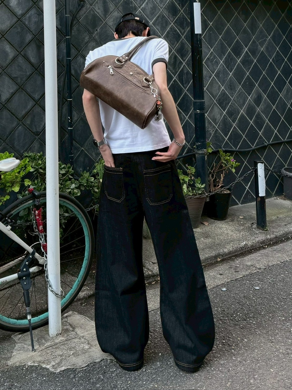 ちぎちぎ 受注制【Chikashitsu +】lilting stitch curve denim pants