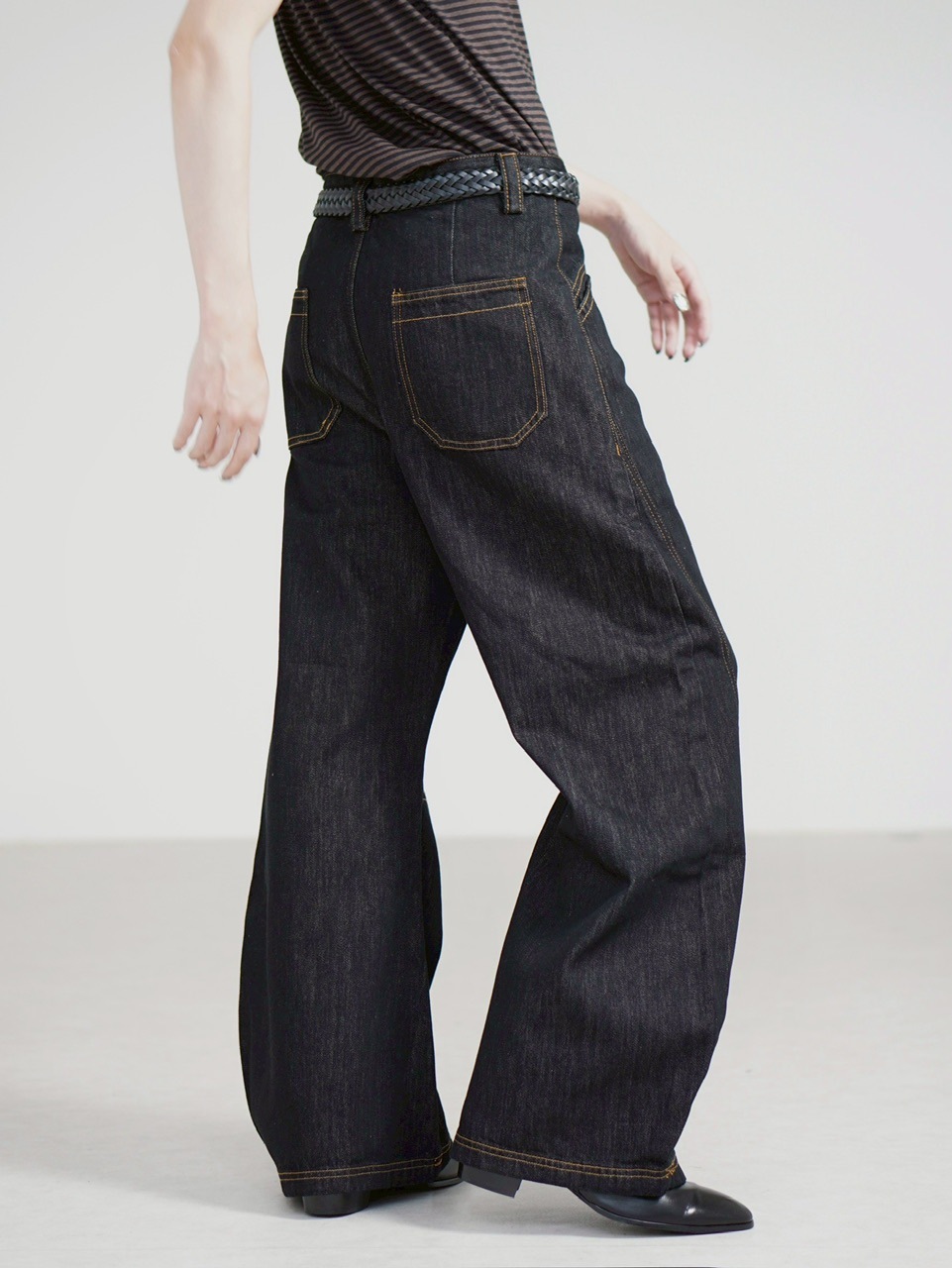 受注制【Chikashitsu +】lilting stitch curve denim pants / 【チカシツプラス】リルティングステッチカーブデニムパンツ