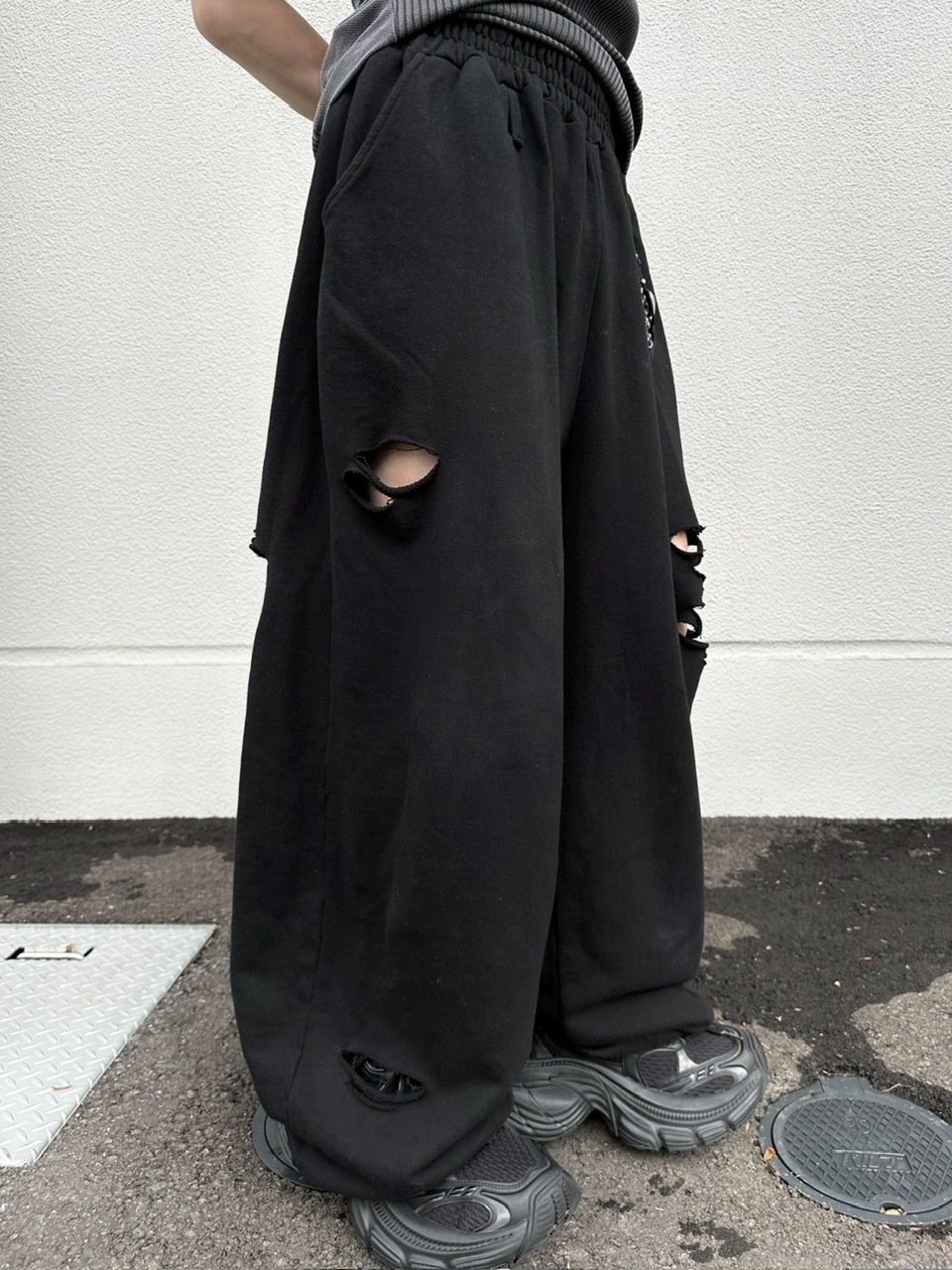 doubletダメージ加工ゾンビジャージパンツ！！！ doublet(ﾀﾞﾌﾞﾚｯﾄ) ZOMBIE SILHOUETTE TRACK PANTS (24AW22PT282