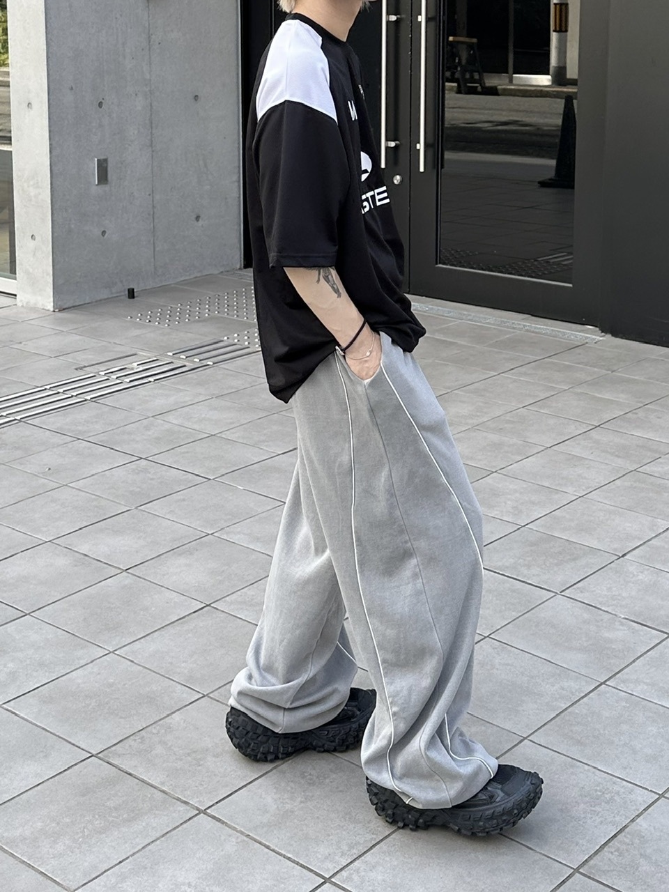 大阪店WEB限定受注制【Chikashitsu +】pigment piping wide sweat pants (2color)