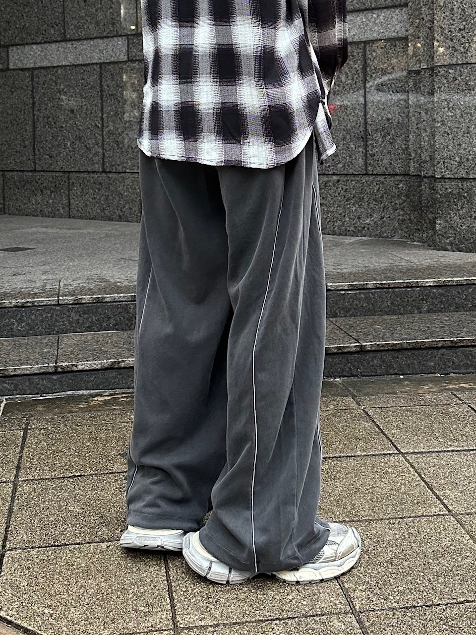 大阪店WEB限定受注制【Chikashitsu +】pigment piping wide sweat pants (2color)