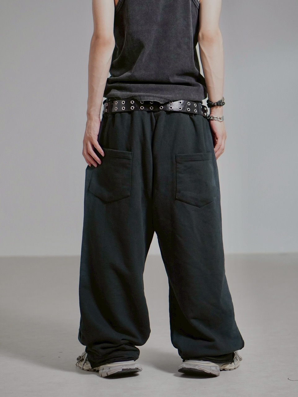 受注制【Chikashitsu +】oiled wash damage sweat pants