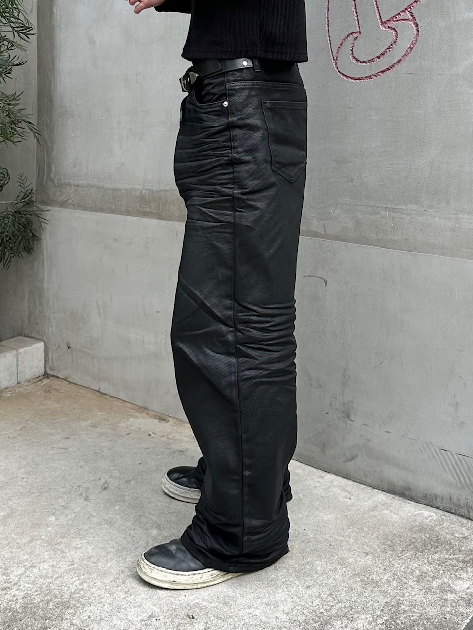 大阪店WEB限定受注制【Chikashitsu +】emboss coating denim pants