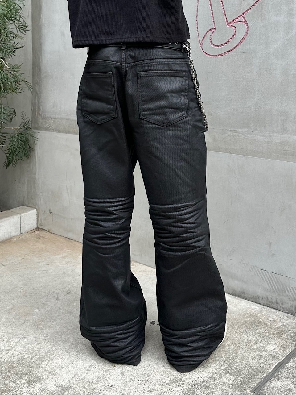 大阪店WEB限定受注制【Chikashitsu +】emboss coating denim pants