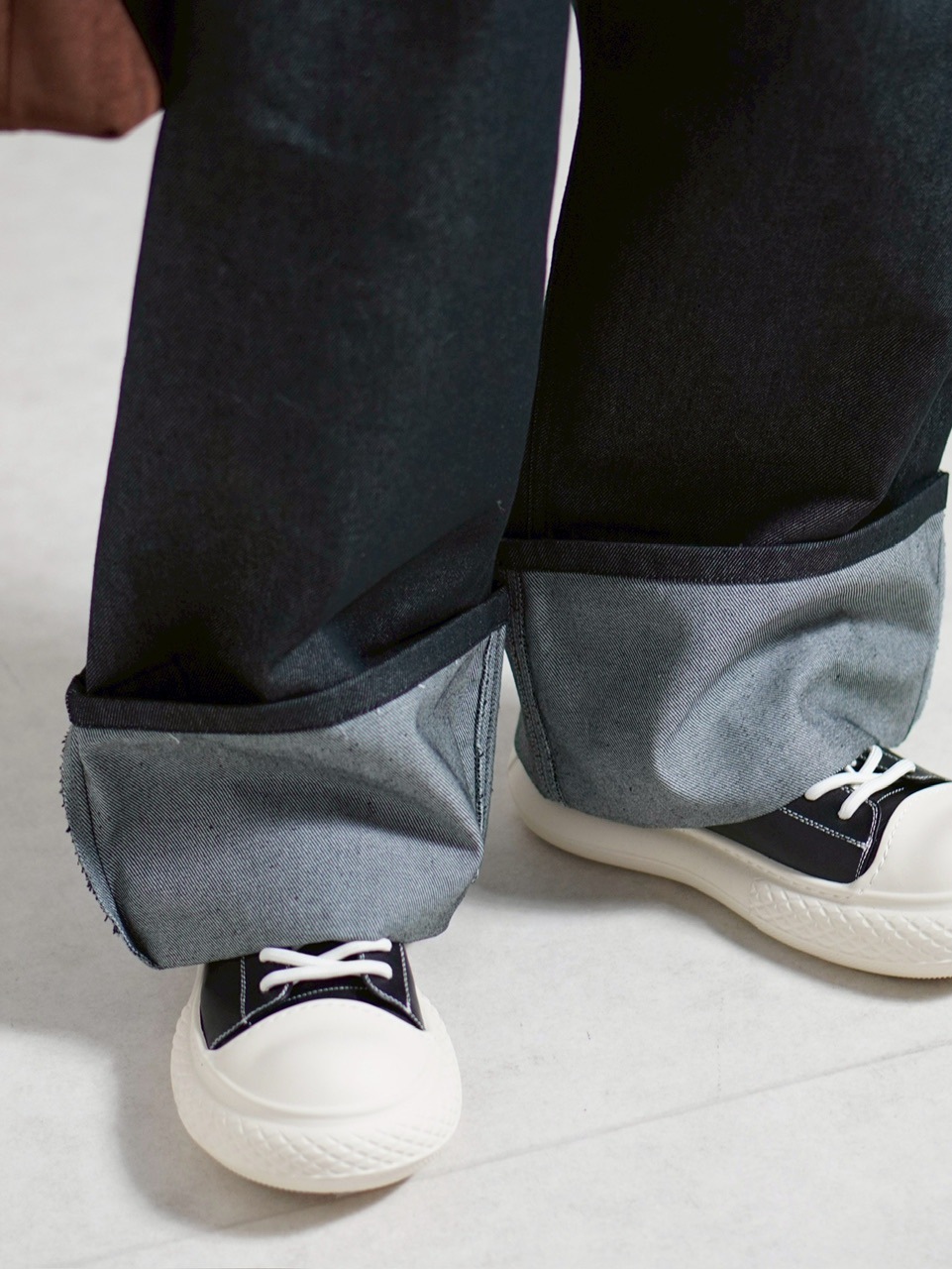 受注制【Chikashitsu +】roll-up balloon denim pants / 【チカシツプラス】ロールアップバルーンデニムパンツ (2color)