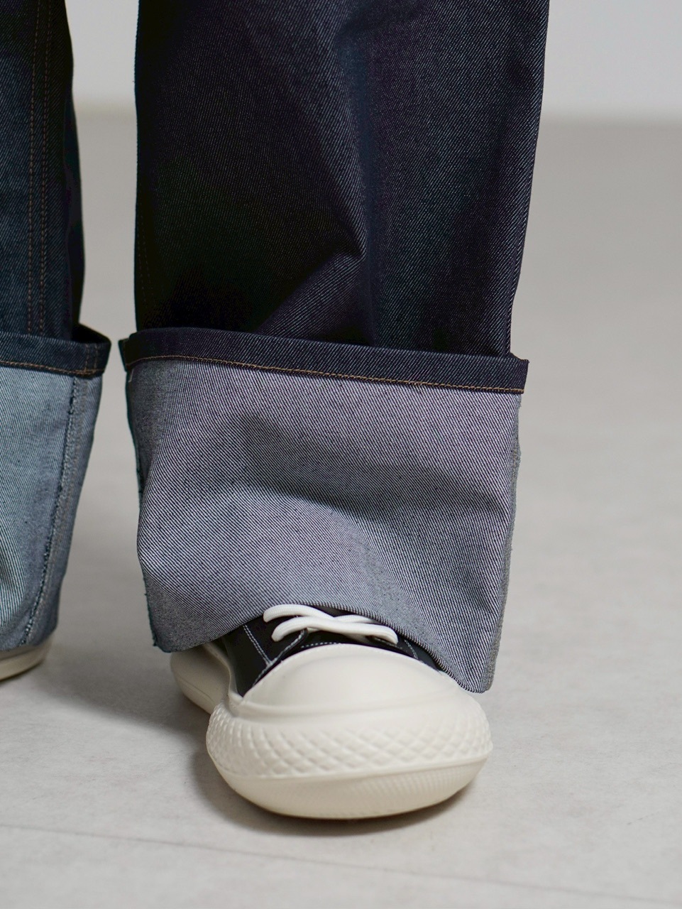 受注制【Chikashitsu +】roll-up balloon denim pants / 【チカシツプラス】ロールアップバルーンデニムパンツ (2color)