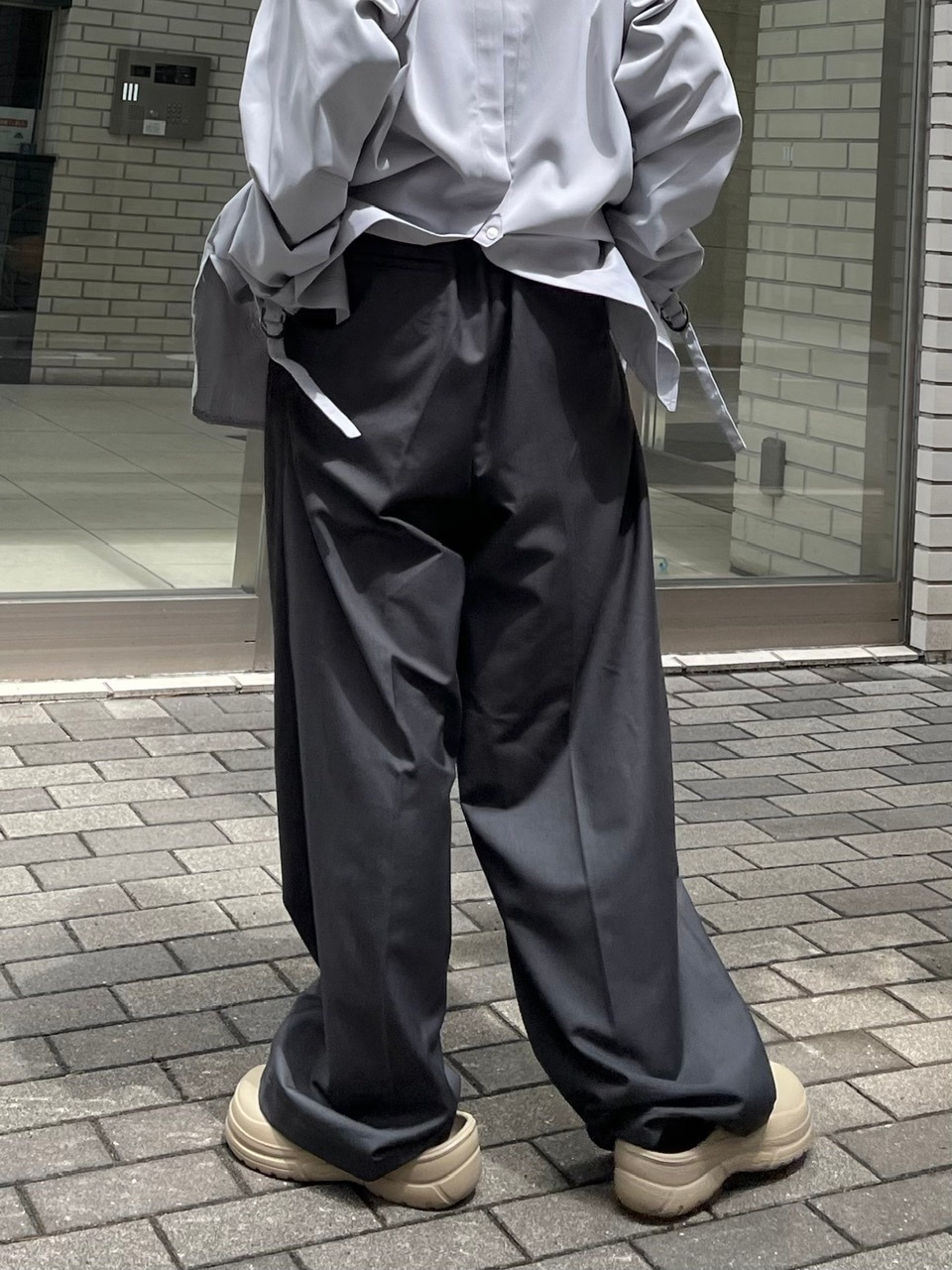 ブラック　パンツ chikashitsu + 受注制【Chikashitsu +】belt wide slacks (3color) | OUR BRAND