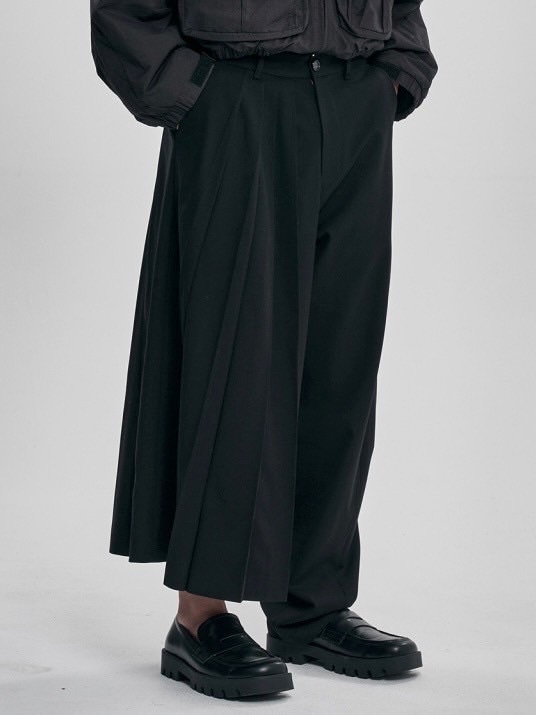 【AJOBYAJO】Asymmetric Pleat Pants / 【アジョバイアジョ】アシンメトリープリーツスラックスパンツ