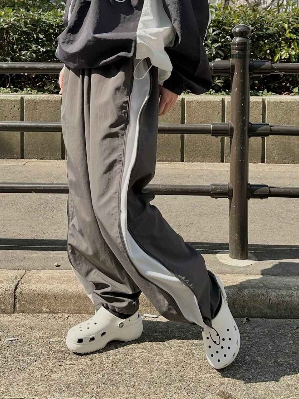 受注制【Chikashitsu +】side zip wide nylon pants (3color)