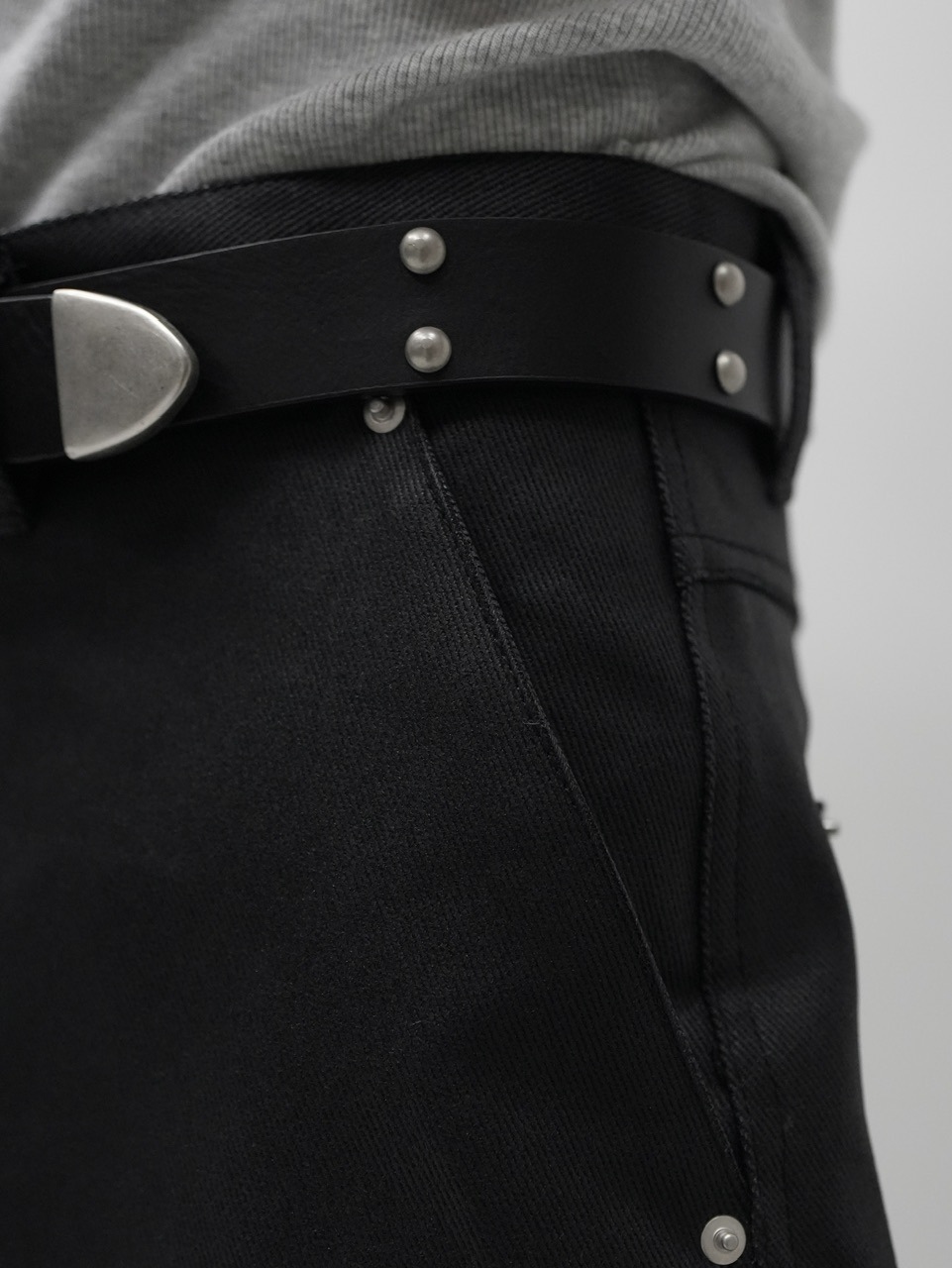 【CS】COATED WIDE DENIM PANTS (BLACK)