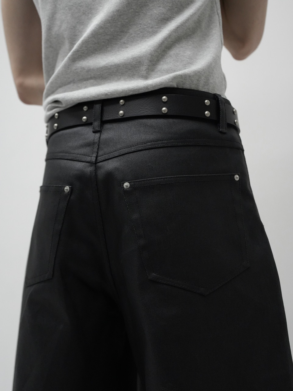 【CS】COATED WIDE DENIM PANTS (BLACK)