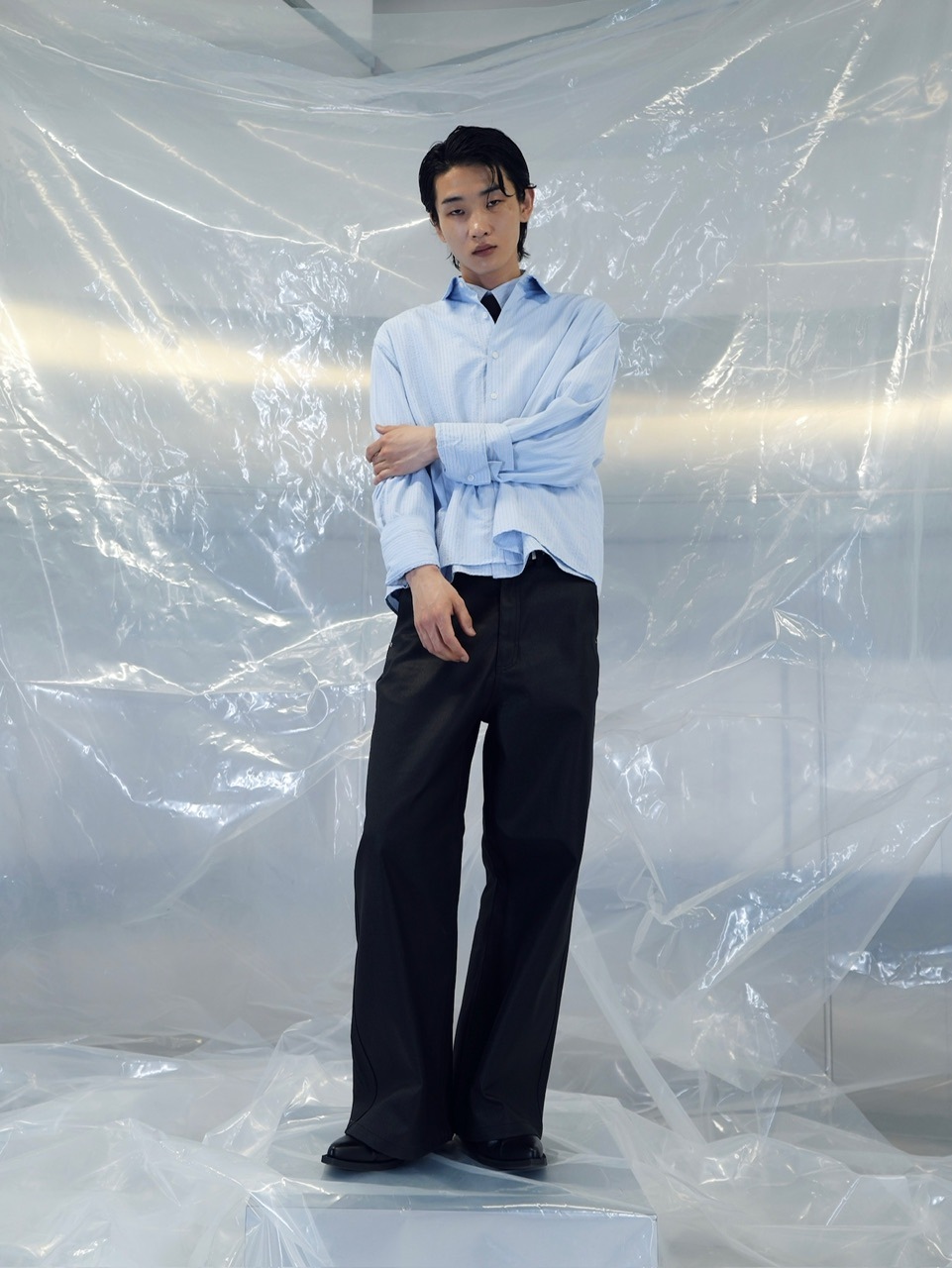 【CS】COATED WIDE DENIM PANTS (BLACK)