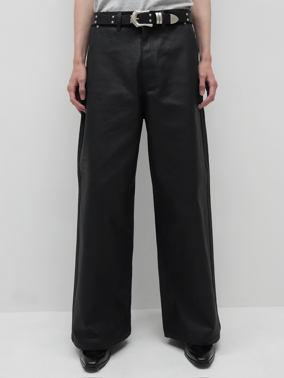 【CS】COATED WIDE DENIM PANTS (BLACK)