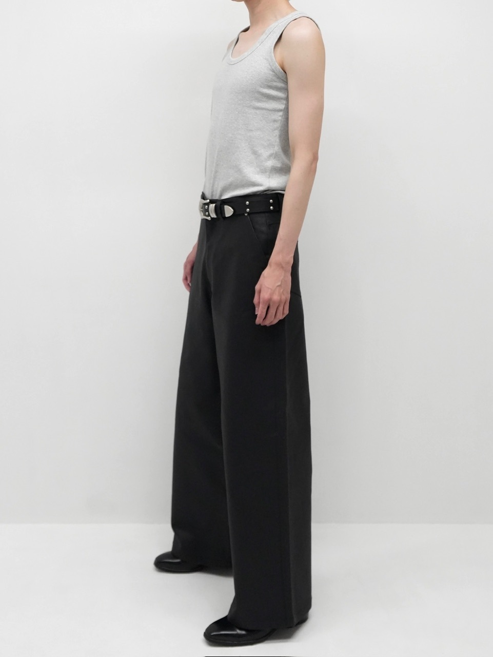 【CS】COATED WIDE DENIM PANTS (BLACK)