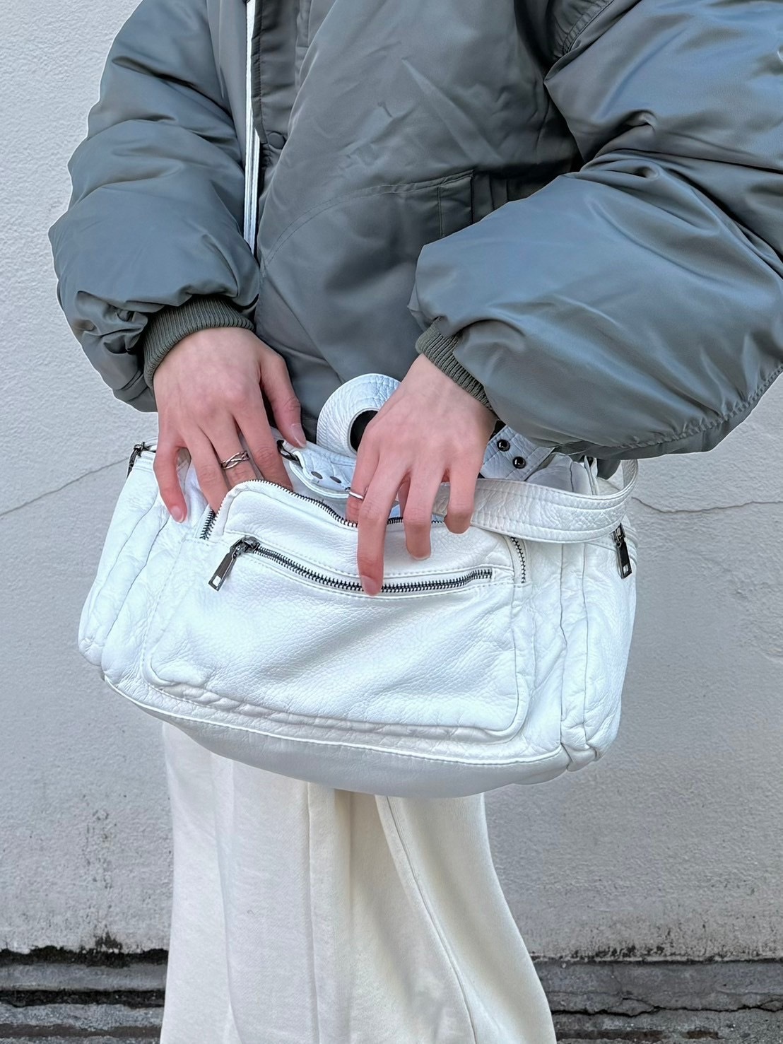ブランド一覧 | ワールド オンラインストア 受注制【Chikashitsu +】vintage wash shoulder bag | OUR BRAND ラッピング・包装