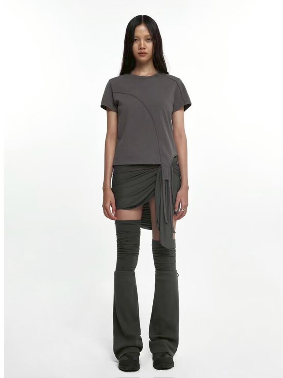 Tシャツ・カットソー [NACHE] ASYMMETRIC LINE T-SHIRT CHARCOAL NACHE Asymmetric Line T-Shirt - Charcoal – Goodhood