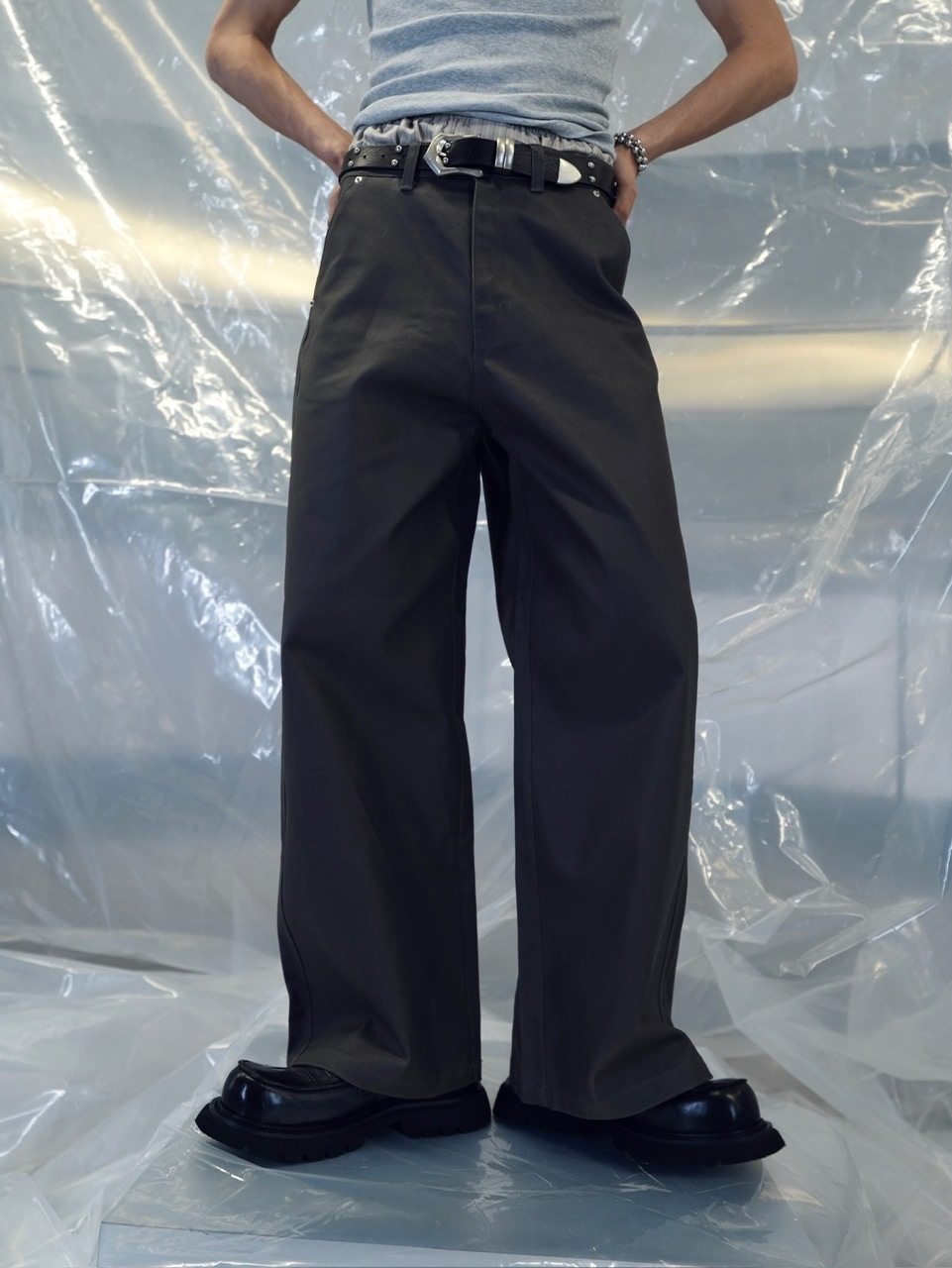 CS】COATED WIDE DENIM PANTS (CHARCOAL) | OUR BRAND,Chikashitsu +