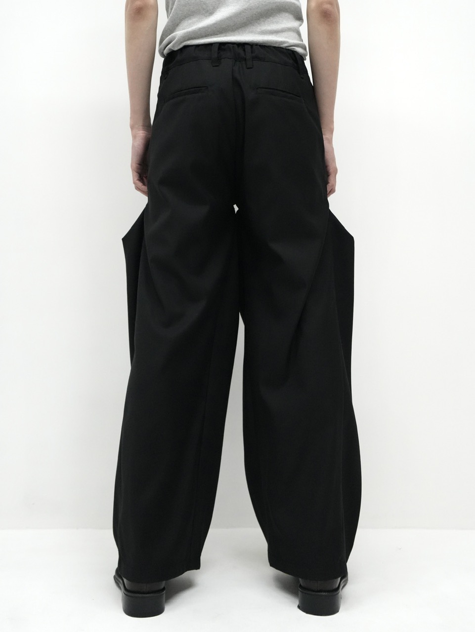 【CS】Cross tuck drape slacks (black) CS】Cross tuck drape slacks (black) | OUR BRAND,Chikashitsu