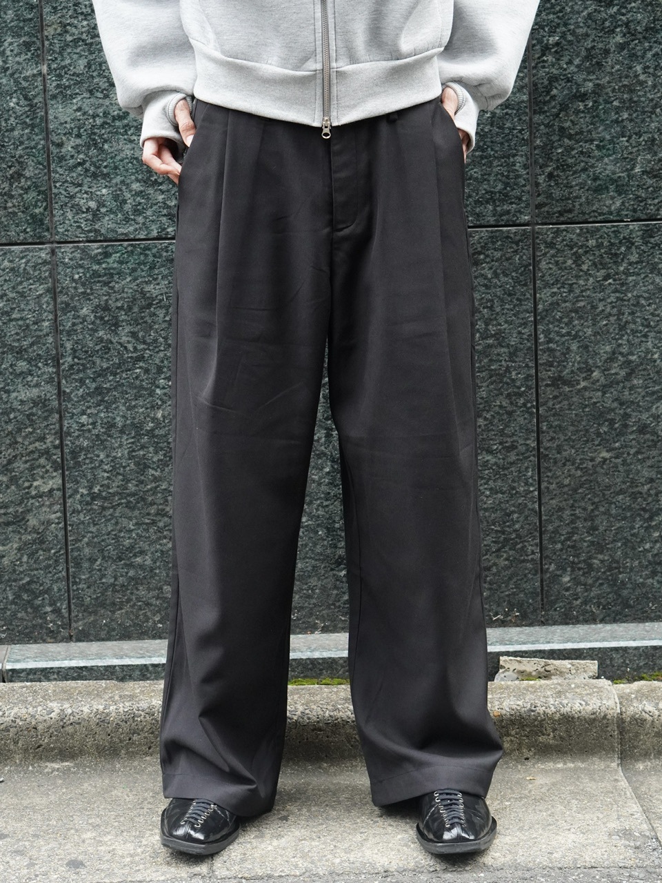 東京店WEB限定受注制【Chikashitsu +】wide tuck drape slacks