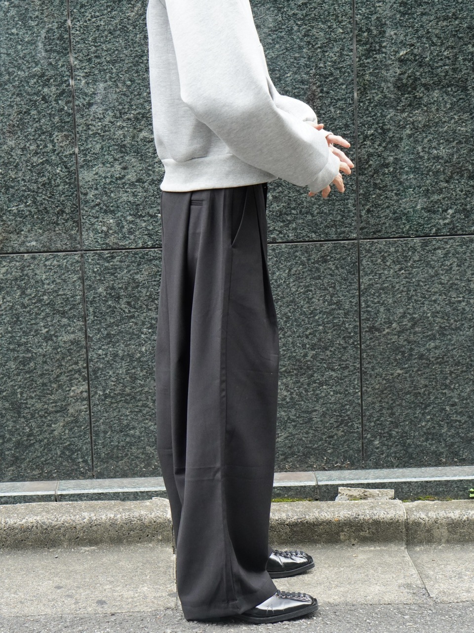 東京店WEB限定受注制【Chikashitsu +】wide tuck drape slacks