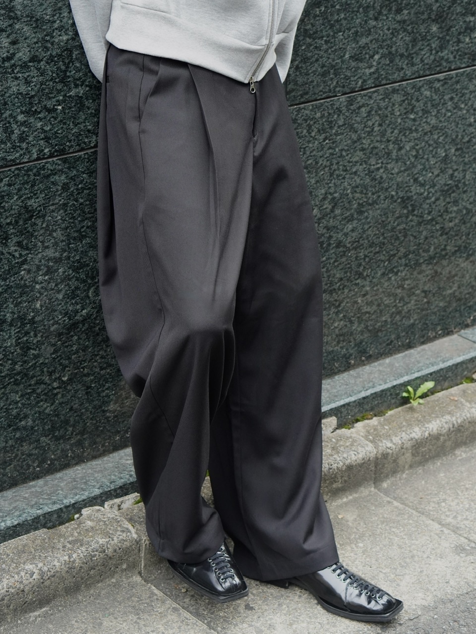 東京店WEB限定受注制【Chikashitsu +】wide tuck drape slacks
