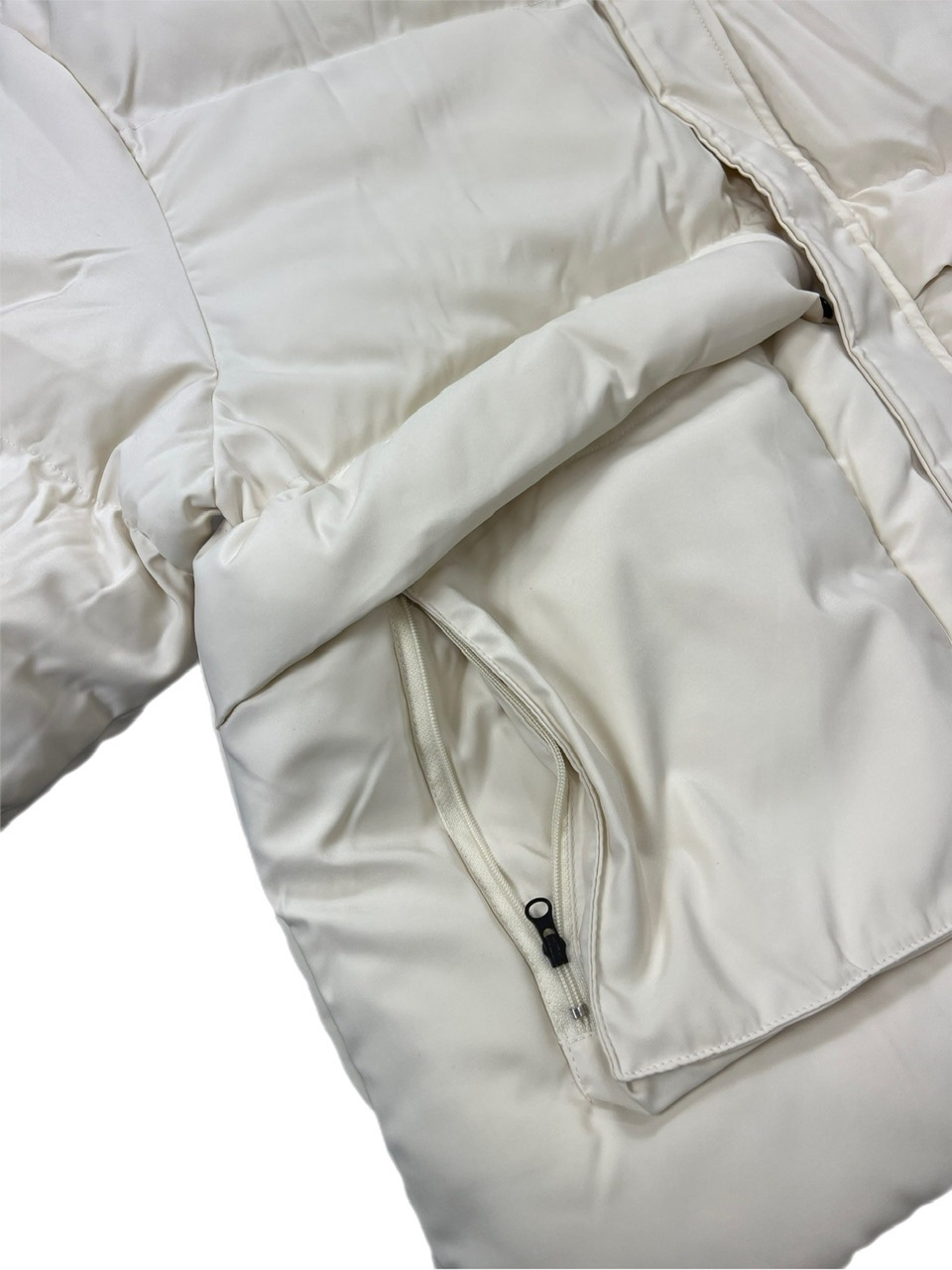 未使用タグ付き　BULKY SLEEVE CROPPED JACKET Chikashitsu +】unisex cropped hooded blouson / 【チカシツプラス