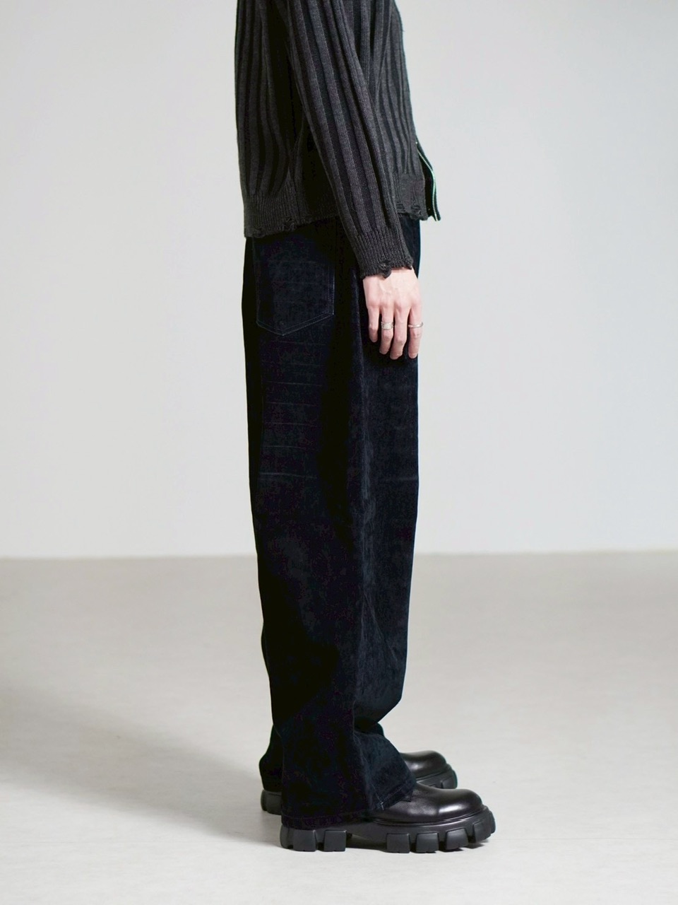 受注制【Chikashitsu +】velvet touch buggy denim pants