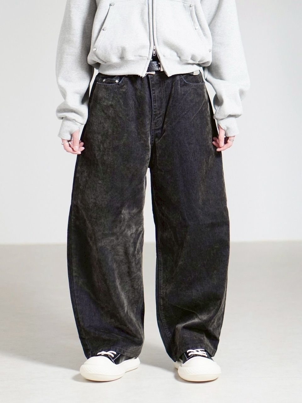 受注制【Chikashitsu +】velvet touch buggy denim pants
