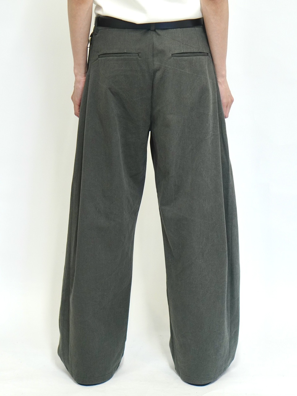 東京店WEB限定受注制【Chikashitsu +】deep tuck cotton wide slacks (3color)