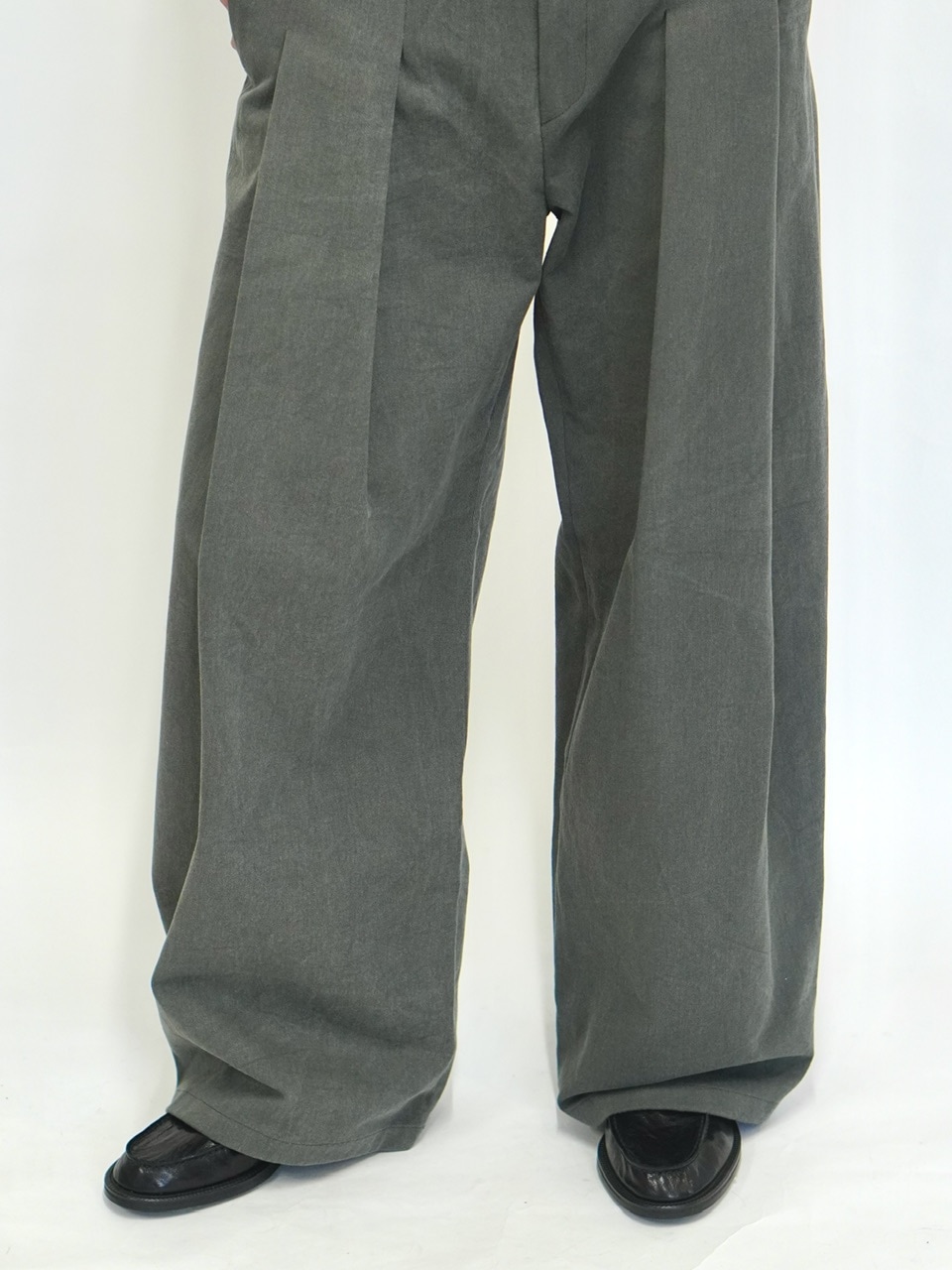 東京店WEB限定受注制【Chikashitsu +】deep tuck cotton wide slacks