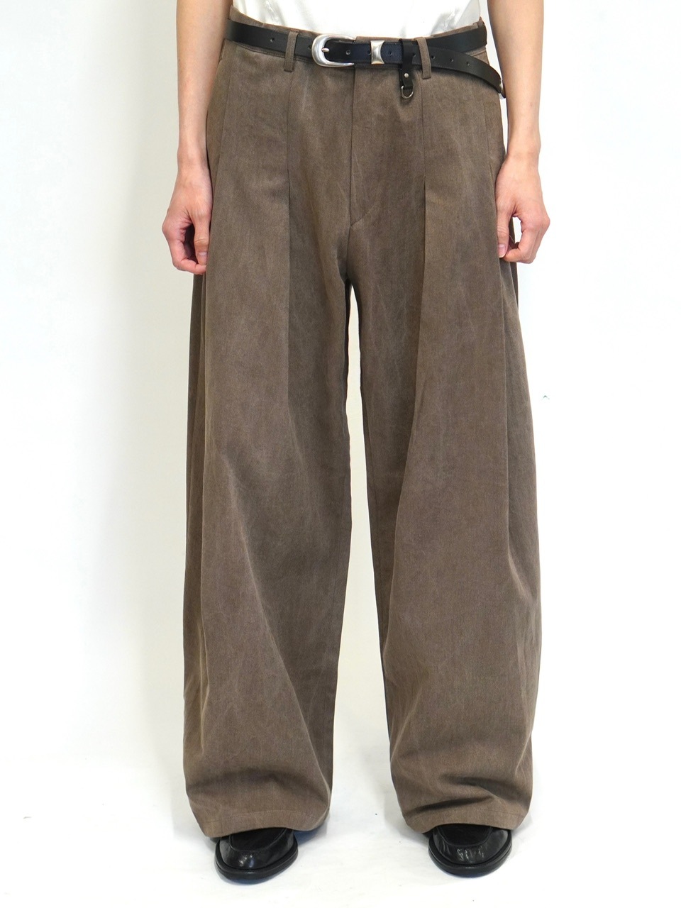 東京店WEB限定受注制【Chikashitsu +】deep tuck cotton wide slacks (3color)